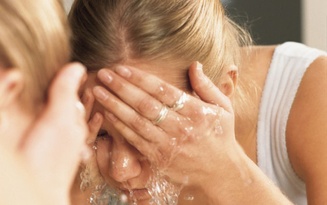 Arvadını ilk dəfə makiyajsız görən ər - Onu boşadı