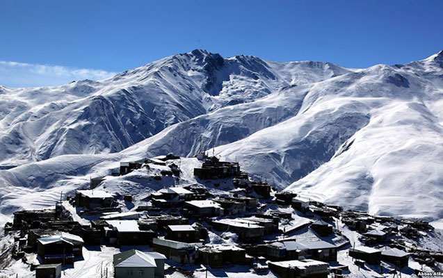 Xınalıq yolunda qar uçqunu oldu