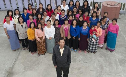 Dünyanın ən böyük ailəsi: Kişinin 39 arvadı və 94 uşağı var!