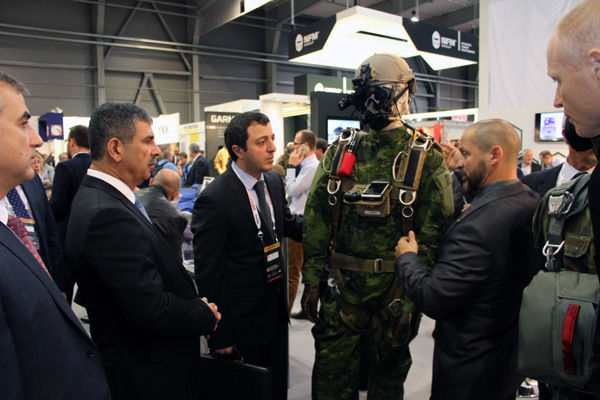 Zakir Həsənov Çexiyada hərbi sərgidə – FOTO