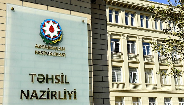 Şagirdi döyən müəllim və direktor işdən qovuldu