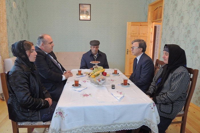 Nazir şəhid ailəsinə ev verdi - FOTOLAR