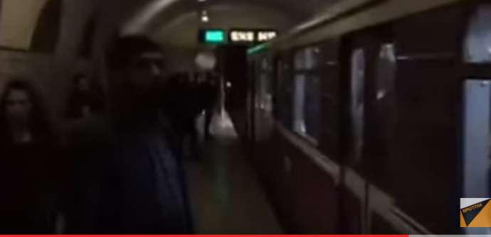 Bakı metrosu zülmətə qərq oldu - VİDEO