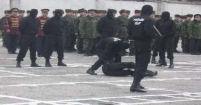 Verilən yeməkləri satdılar, məhkumlar ayağa qalxdı - Bakıda QİYAM