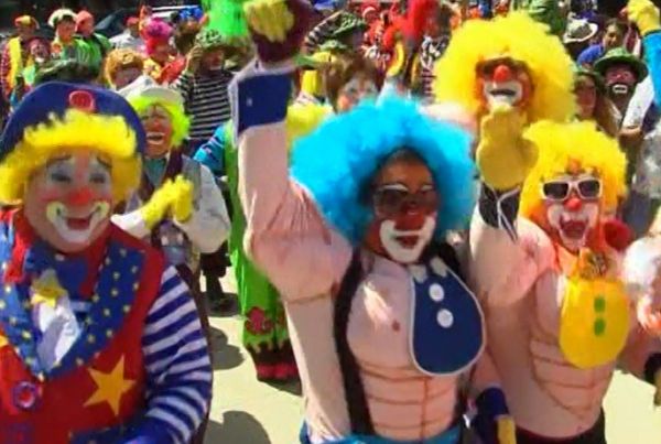 Klounların bayramından rəngli görüntülər - VİDEO