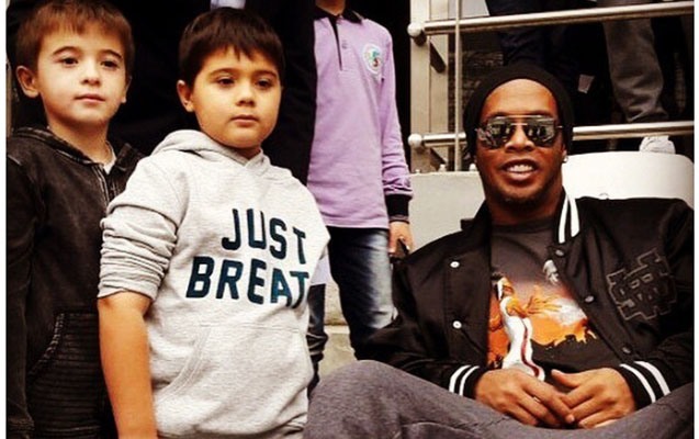 Prezidentin nəvələri Ronaldinyo ilə - FOTO