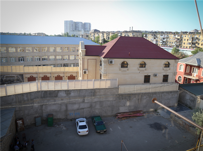 İcra başçısı müavininin kasıblar məhəlləsindəki milyonluq evi - FOTOLAR