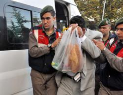 Evinə çağırdığı qonşusunun 15 yaşlı qızını zorladı - FOTO