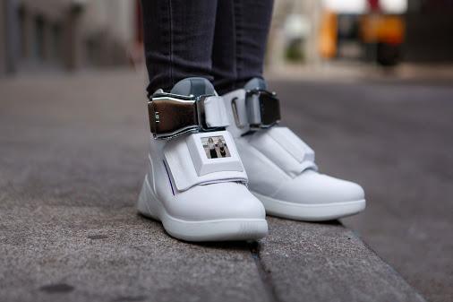 İnternetli ayaqqabı istehsal edildi - FOTOLAR