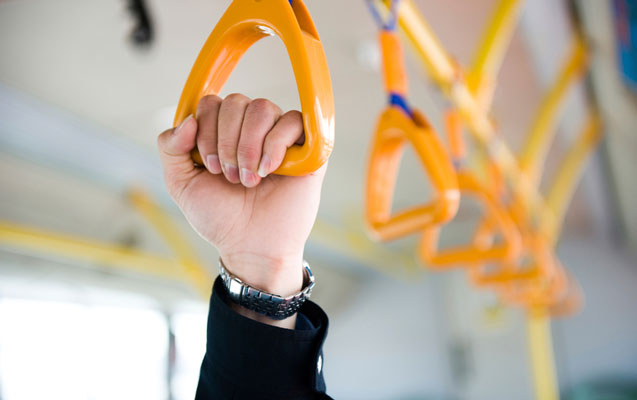 Avtobusdan düşəndə sürüşdü, öldü