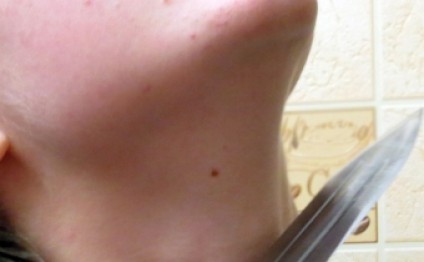 Zərdabda ər arvadının başını kəsdi