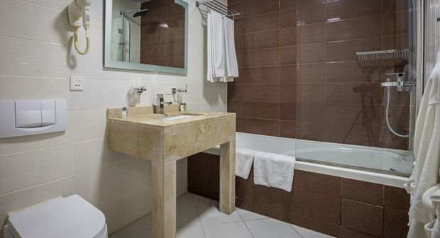 Bakıda hoteldə 33 yaşlı kişi damarlarını doğradı