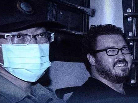 DƏHŞƏT: qadınlara ayaqyolu yalatdırıb, sonra da... - FOTOLAR