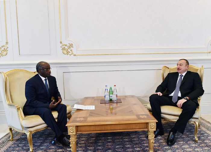 Prezident səfirlərin etimadnaməsini qəbul edib - FOTO