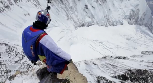 O, 7700 metrdən tullandı - Ölmədi... - VİDEO