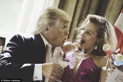 Donald Trampı belə ələ saldılar - FOTOLAR