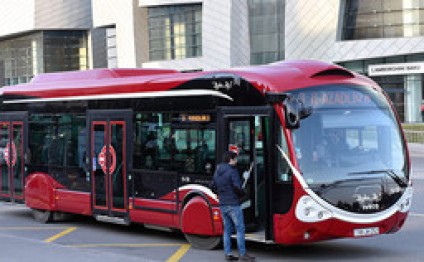 Bakıda avtobus ahıl piyadanı vurdu