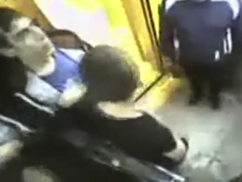 VƏHŞİLİK: Əlillərin liftini qırıq-qırıq etdilər - VİDEO