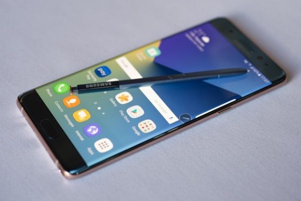 Daha bir mobil cihaz partladı - “Galaxy S7 Edge” ...