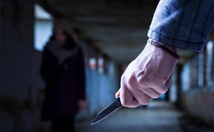 Ər arvadını və baldızını bıçaqladı