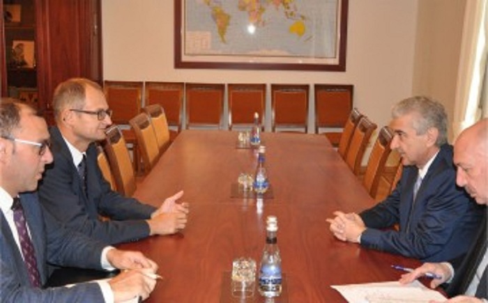 Baş nazirin müavini səfirlə görüşüb