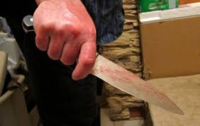 27 yaşlı oğlan bıçaqlanıb