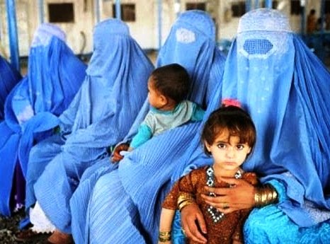 Azərbaycanda belə RÜSVAYÇILIQ OLMAMIŞDI: Bu kişi 4 kəbinli arvadını bir evdə saxlayır