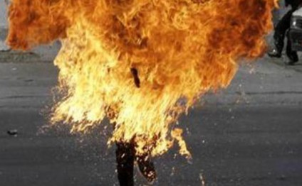 Bakıda DƏHŞƏT: Keçmiş arvadının üstünə benzin töküb yandırdı