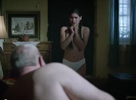 DƏHŞƏT! Bakirə çıxmayan qızının başını kəsdi