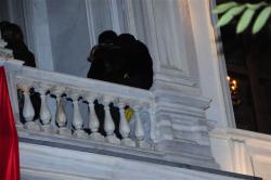 Yeni sevgilisi ilə öpüşməkdən doymadı - FOTOLAR