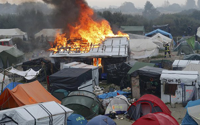 Fransada qaçqınların düşərgəsi söküldü