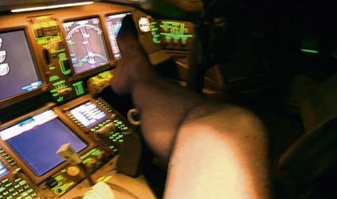 Təyyarədə ƏXLAQSIZLIQ!  - FOTOLAR