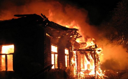 Bakıda 3 otaqlı ev yanıb