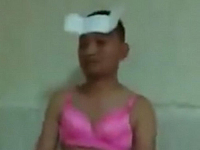 Başqa qadınlarla mesajlaşan ərini belə cəzalandırdı - VİDEO (18+)