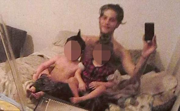 DƏHŞƏT: Ana doğma uşaqlarına elə şey etdi ki... - FOTOLAR