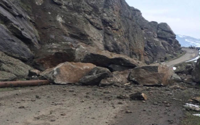 Lerikdə dağ uçqunu - Foto