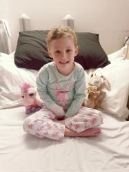 Ata qollarında can verən 4 yaşlı qızının ürək ağrıdan şəklini yaydı - FOTOLAR