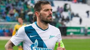 Vaxtilə restoranda qab yuyurdu, indi məşhur futbolçudur- Fotolar