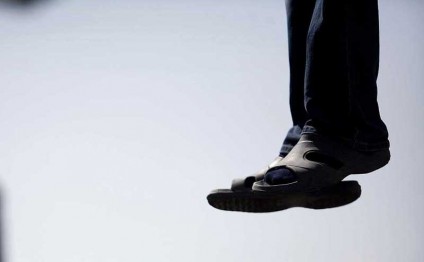 16 yaşlı oğlan özünü asdı