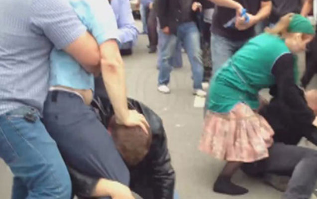 Bazarda dava düşdü - Azərbaycanlı qadın öldürüldü