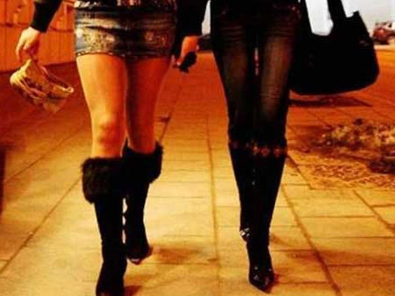 İş adı ilə çağırdıqları qadını fahişəliyə vadar etdilər