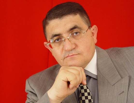 Mehdi Hüseyn, 1