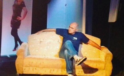 Teatrda kuryoz hadisə: Əməkdar artist tamaşaçıya belə əsəbləşdi - FOTO