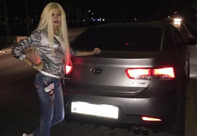 Bakıda rəqqasə qaydaları pozub yol polisinə atmaca atdı - VİDEO