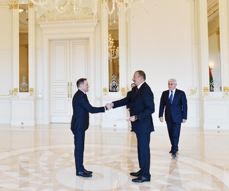 Prezident İlham Əliyev iki ölkənin Azərbaycanda yeni təyin olunmuş səfirlərini qəbul edib - FOTOLAR