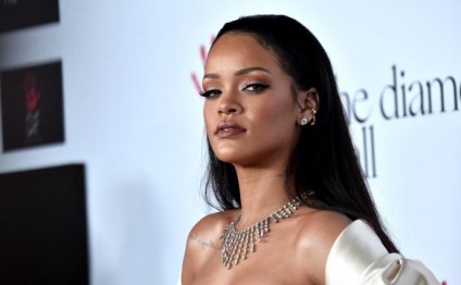 Rihanna onu sevənləri duyğulandırdı - Foto