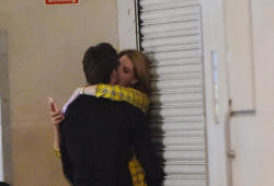 Küçədə intim anlar yaşayan ikilini kameraya çəkdilər - FOTOLAR