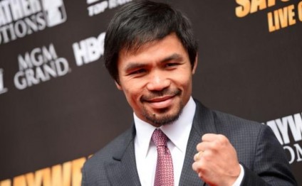 Boksçu sərvətinin yarsını kasıblara bağışladı - FOTOLAR