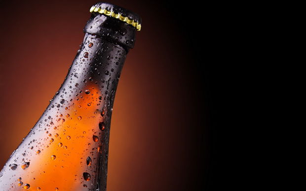 Üzərində Azərbaycanla bağlı yazı olan bir şüşə su 10 minə satılır – FOTO