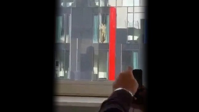 OTELİN PƏNCƏRƏSİNDƏ SEKSLƏ MƏŞĞUL OLDULAR - GİZLİ ÇƏKİLİŞ ( VİDEO)